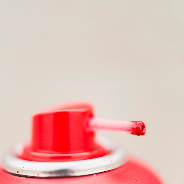 Free photo close-up of red aerosol can's nozzle