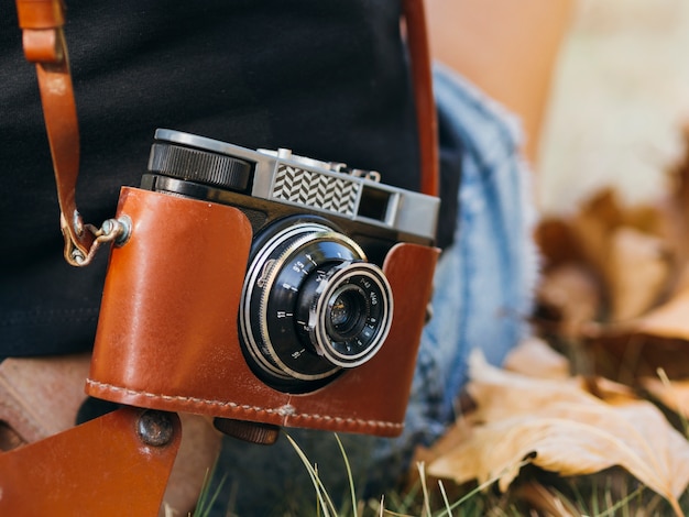 Free Photo close-up of a retro photo camera in a leather bag