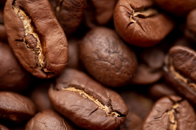 Free Photo close-up of roasted brown coffee beans