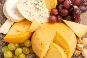 Free photo close-up rustic cheese with grapes