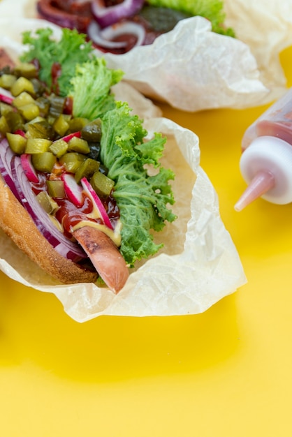 Free photo close-up sandwich with yellow background