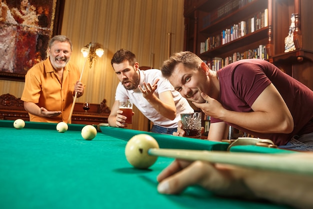 Free photo close-up shot of a man playing billiard