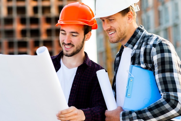 Free photo close-up side view of engineer and architect supervising construction