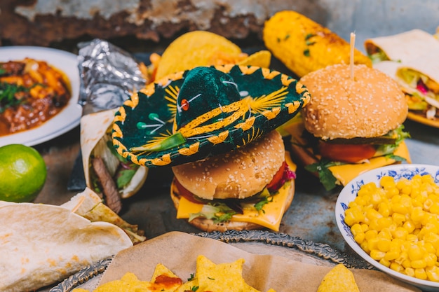 Free photo close-up of a small mexican hat on fresh burger