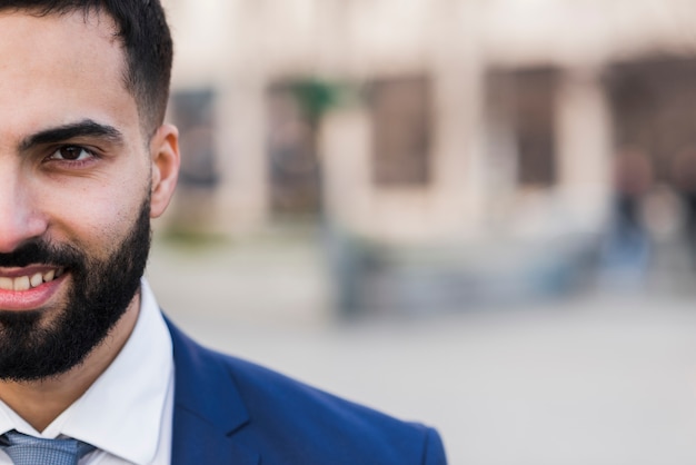 Free photo close-up smiley business man