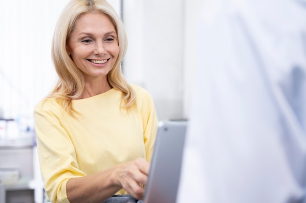 Free Photo close up smiley doctor with tablet