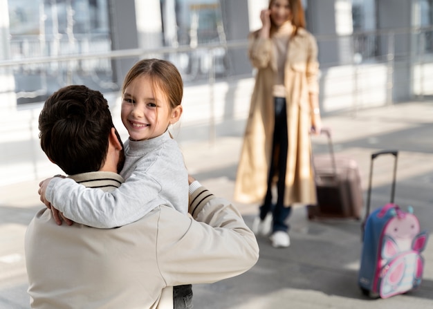 Free photo close up smiley girl hugging father