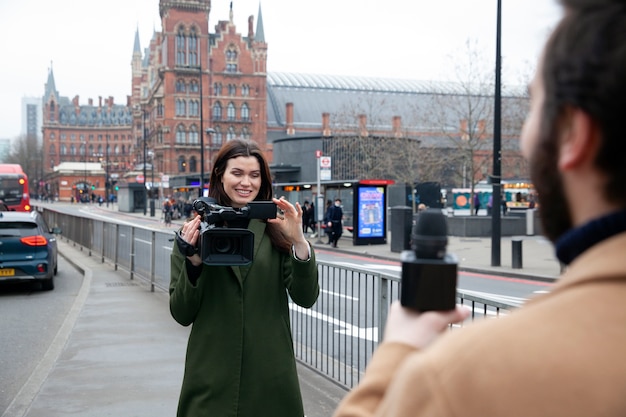 Free Photo close up smiley reporter in uk