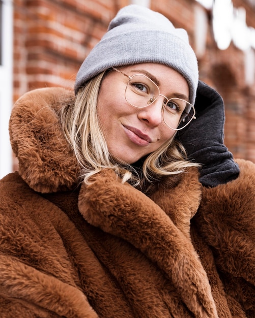 Free Photo close-up smiley woman posing