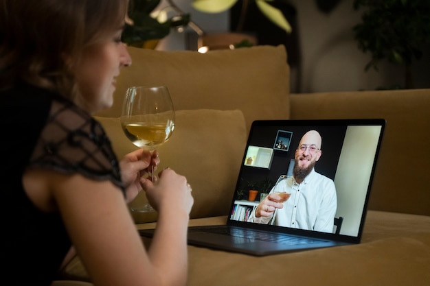 Free photo close up smiley woman at virtual date on laptop