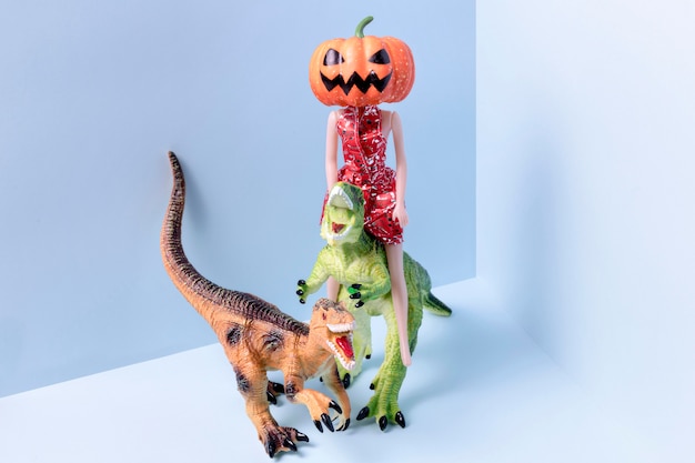 Free photo close-up spooky halloween toys