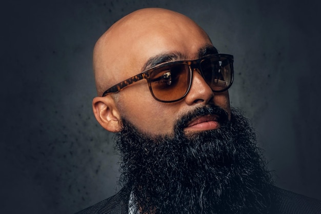 Free Photo close up studio portrait of arabic bearded shaved head male in sunglasses.