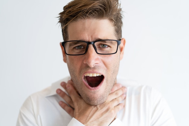 Free Photo close-up of suffocating young businessman wearing glasses