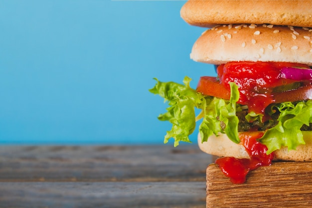 Free Photo close-up of tasty burger with tomato sauce