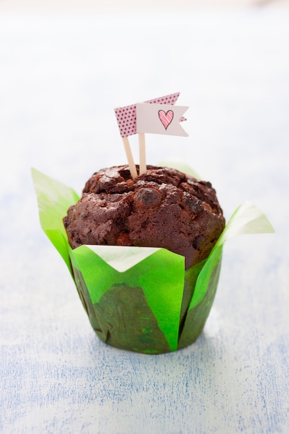 Free photo close-up of tasty chocolate muffin