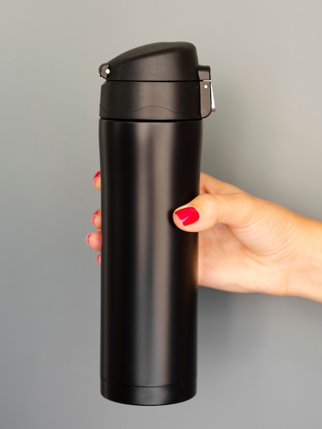 Free Photo close-up thermos mock-up on gray background