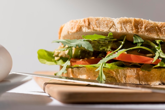 Free Photo close-up of toast sandwich with tomatoes and greens