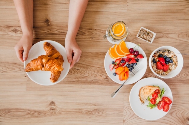 Free photo close-up top view of person having breakfast