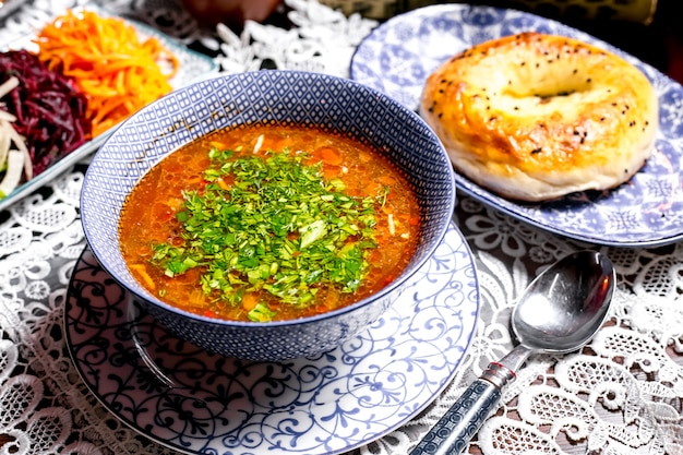 Free photo close up of vegetable soup bowl garnished with herbs