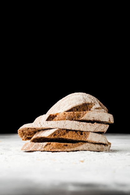 Free photo close-up view of bread slices with black background