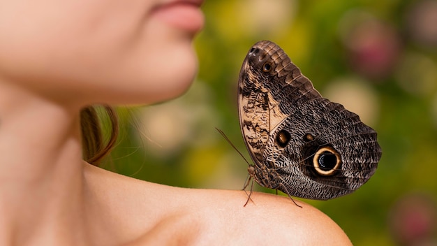 Free photo close-up view of butterfly on shoulder