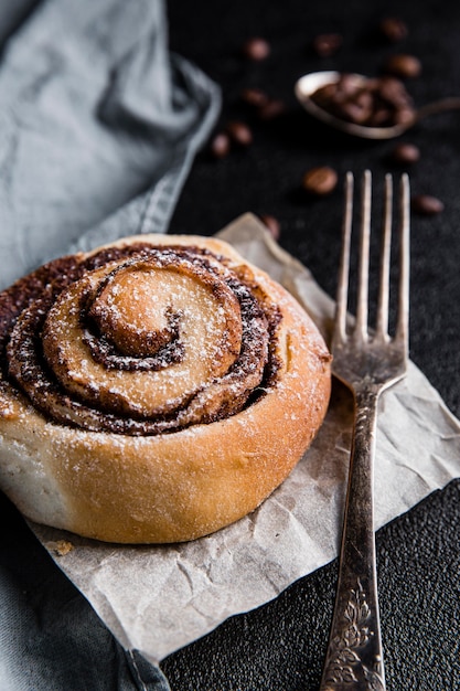 Free photo close-up view of delicious cinnamon rolls