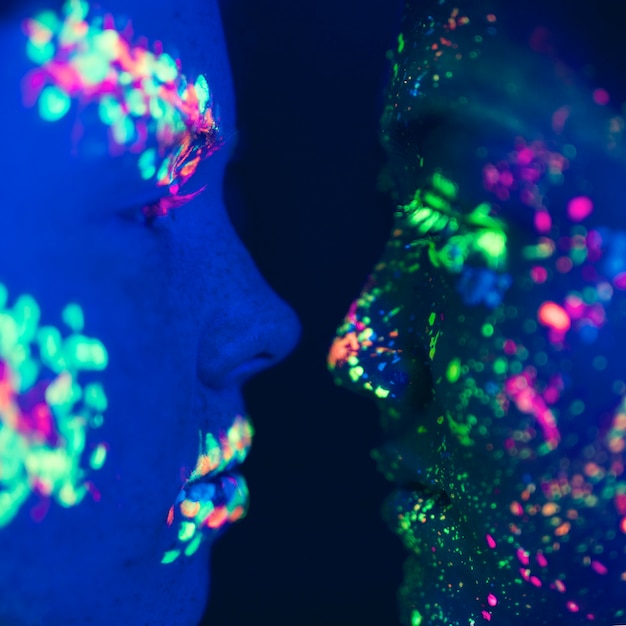 Free photo close-up view of fluorescent make-up