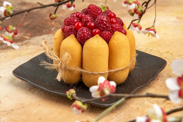 Free photo close up view of freshly baked gift cake with fruits on mixed color table