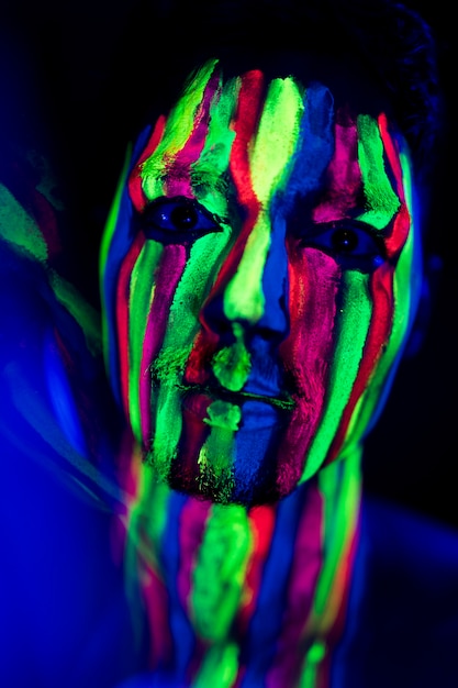 Free photo close-up view of man with fluorescent make-up