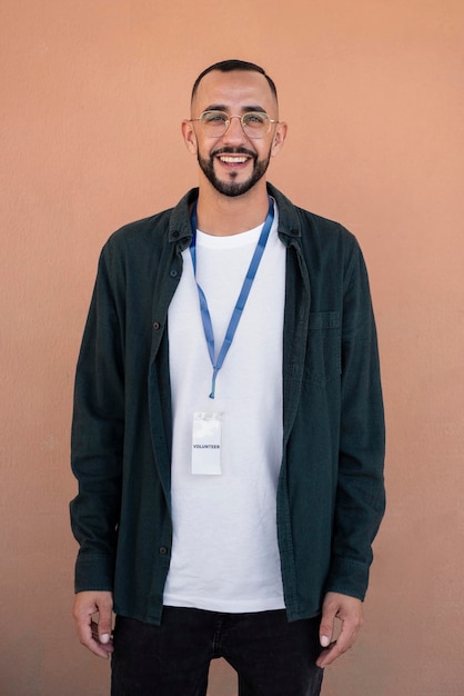 Free photo close up on volunteer smiling