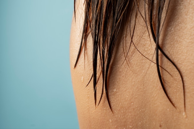 Free photo close up water drops on woman's hair