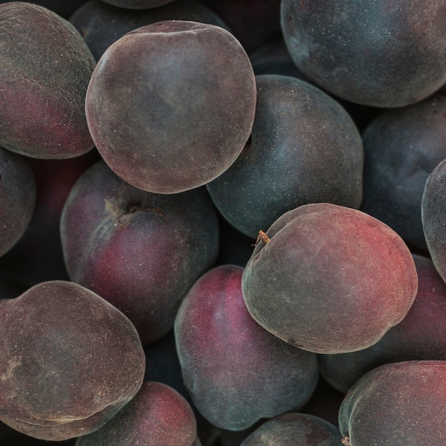 Free photo close-up of whole plums