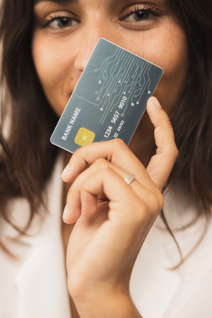 Free photo close-up woman holding a card and looking at camera