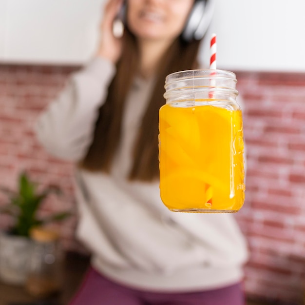 Free photo close up woman holding drink