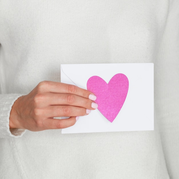 Free photo close up woman holding love card