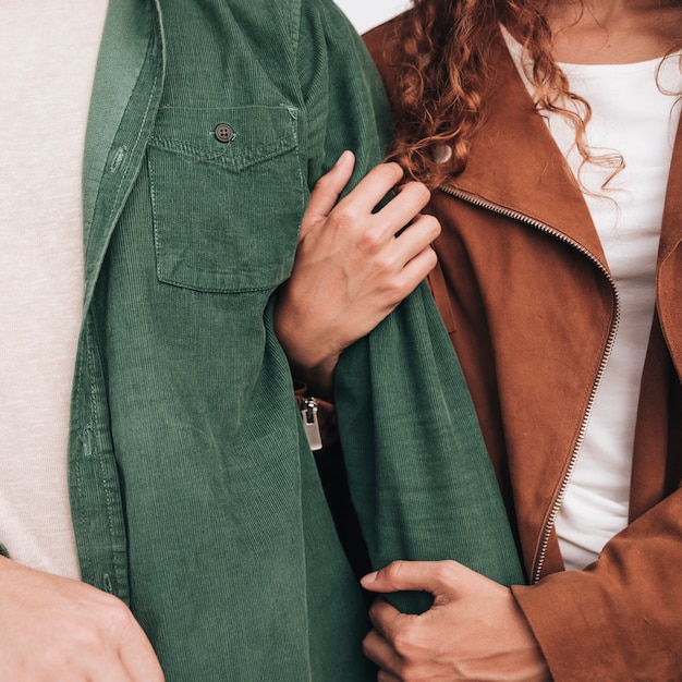 Free photo close-up woman holding man arm