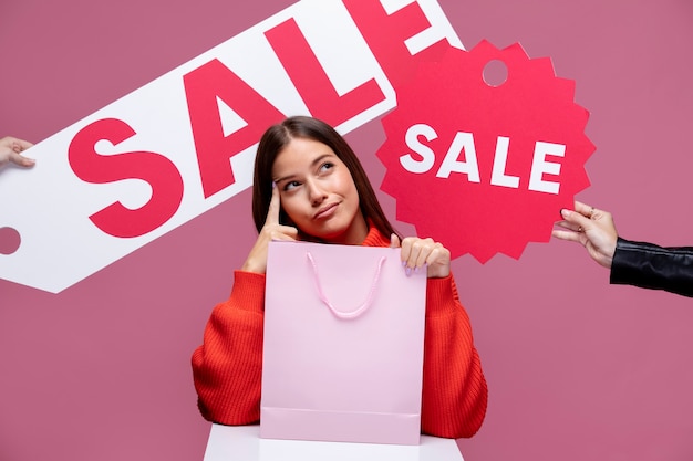 Free photo close up woman holding shopping bags