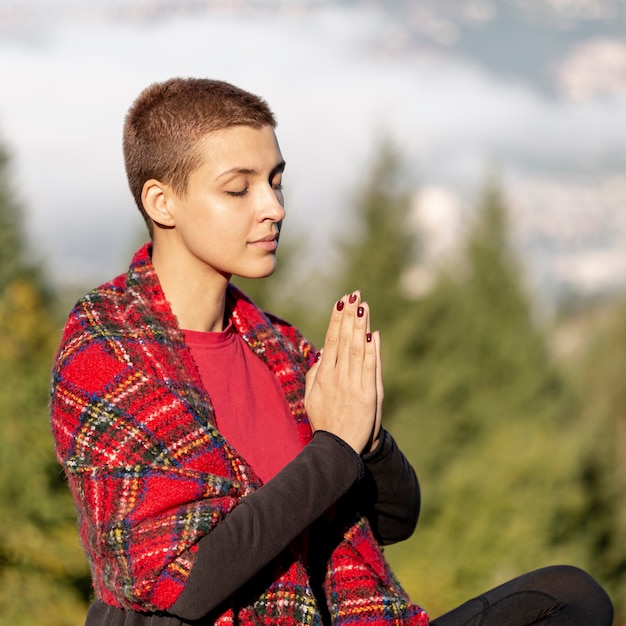 Free photo close up of woman meditating