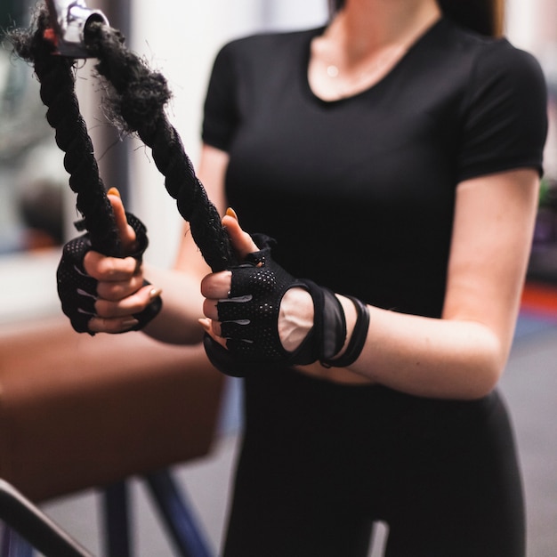 Free photo close-up of a woman's hand doing triceps exercise