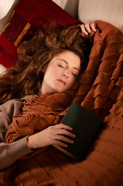 Free photo close up woman sleeping on couch