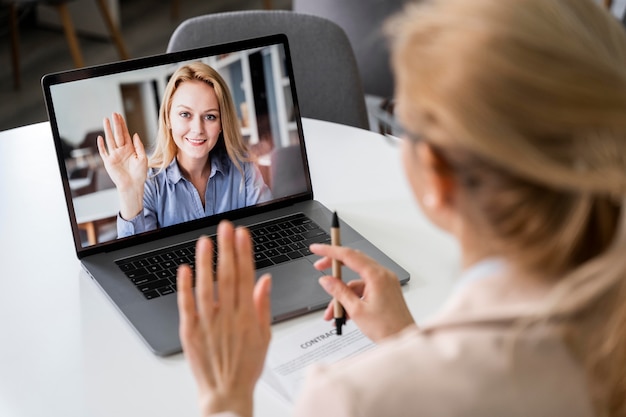 Free photo close up woman in video conference