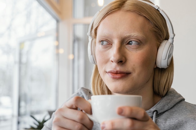 Free Photo close-up woman wearing headphones