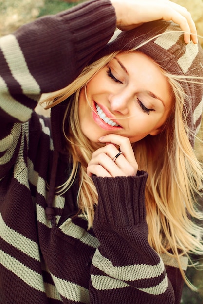 Free Photo close-up of a woman with a big smile wearing a striped jersey