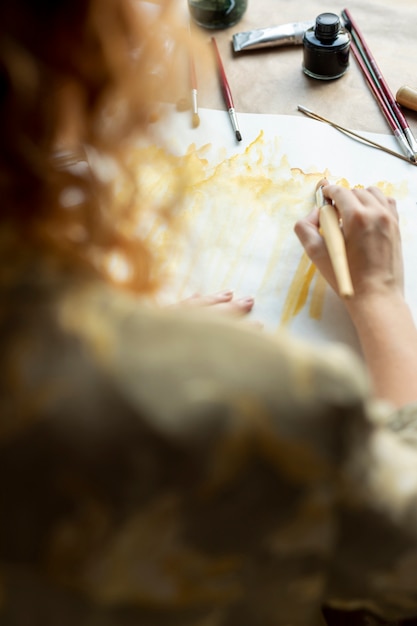 Free Photo close-up woman with brush painting