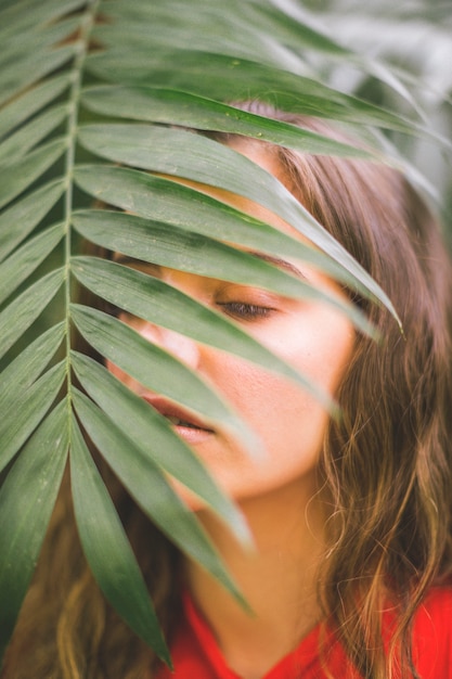 Free photo close-up woman with eyes closed