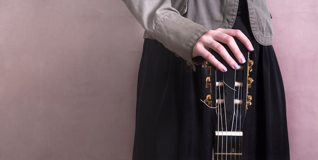 Free photo close up of woman with guitar