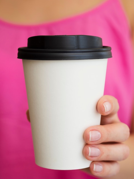 Free photo close-up woman with pink shirt and coffee cup