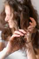 Free photo close-up woman with tangles