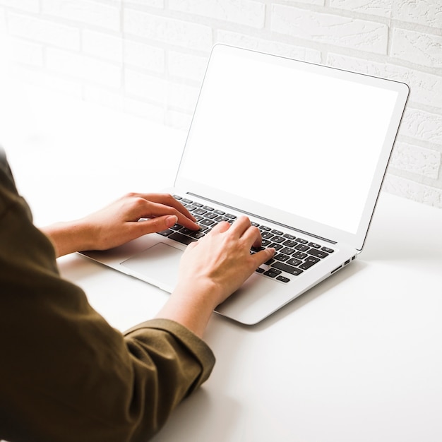 Free Photo close-up of a woman working on laptop