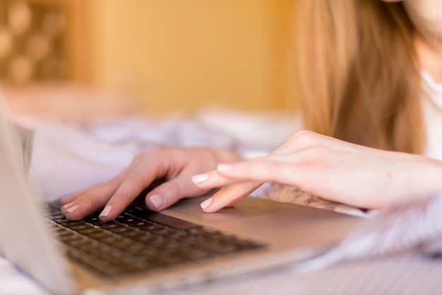 Free photo close-up of woman working with her laptop